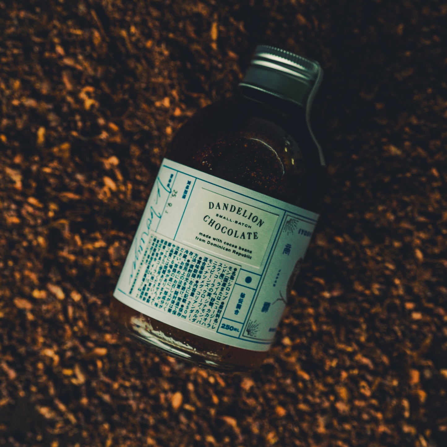 
                  
                    【数量限定】カカオコーラ「魔法のシロップ」THE SPECIAL EDITION Mサイズ(250ml) 【ギフトボックス入り】
                  
                