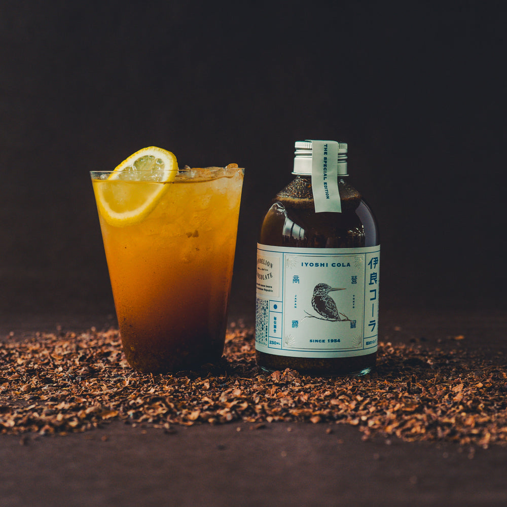 
                  
                    【数量限定】カカオコーラ「魔法のシロップ」THE SPECIAL EDITION Mサイズ(250ml) 【ギフトボックス入り】
                  
                